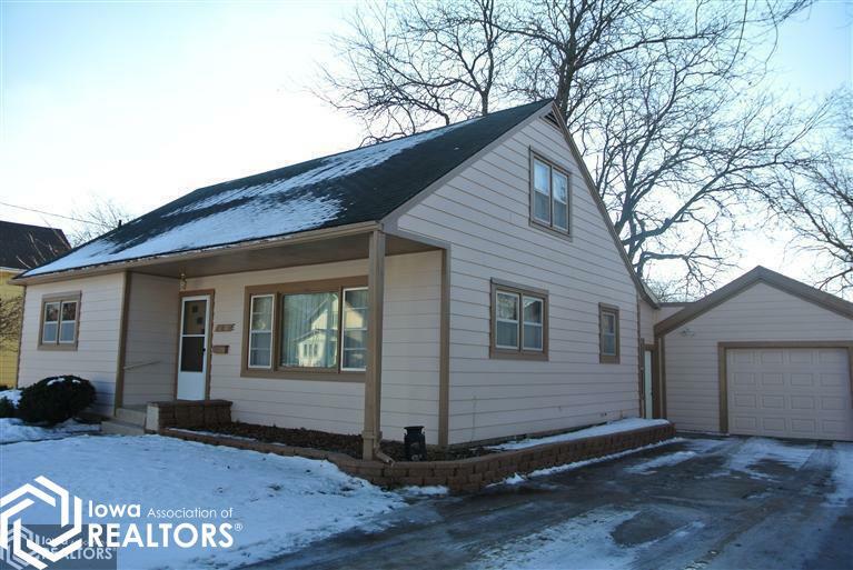 Property Photo:  1011 Woodland  IA 50126 