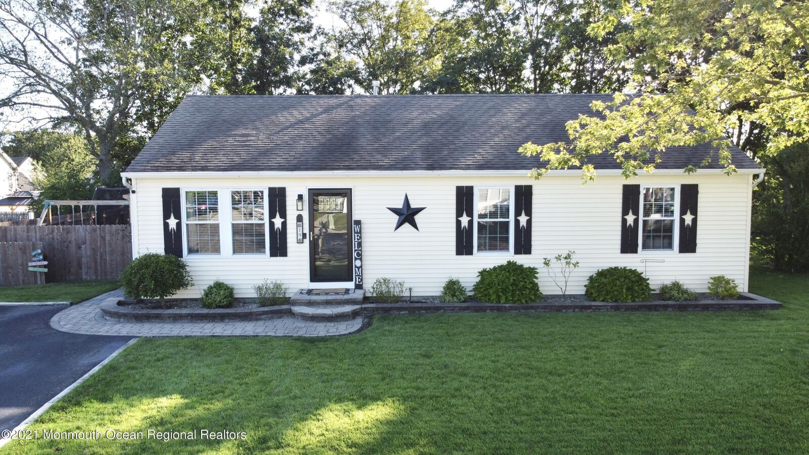 Property Photo:  19 Powderhorn Drive  NJ 08005 