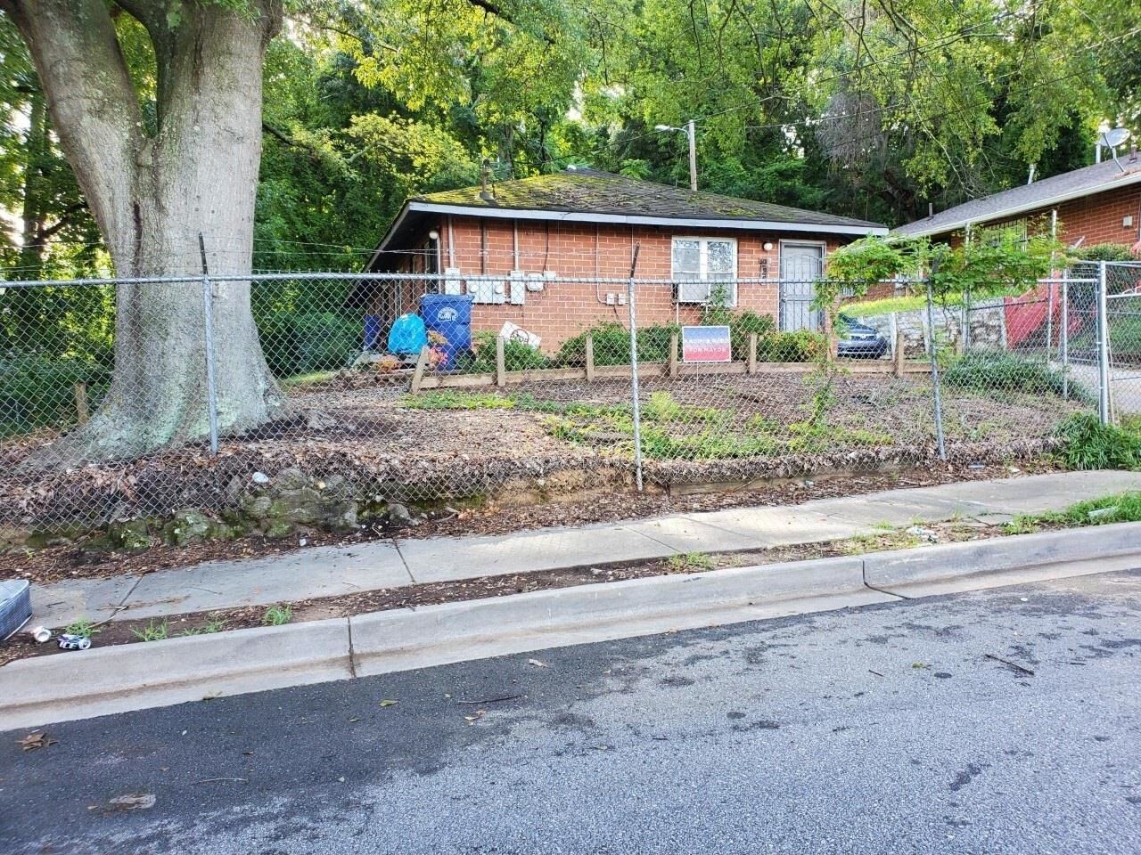 Property Photo:  925 Hobson Street SW  GA 30310 