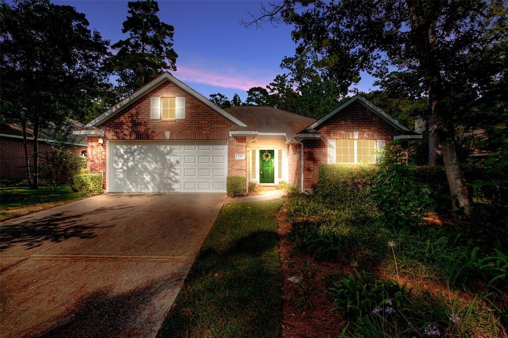 Property Photo: 153 S Hollylaurel Circle TX 77382
