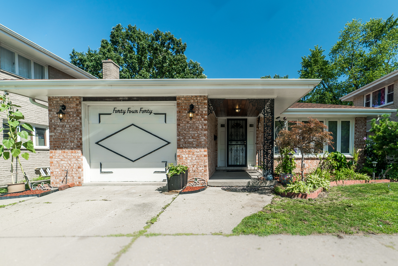 Property Photo:  4440 W Devon Avenue  IL 60712 