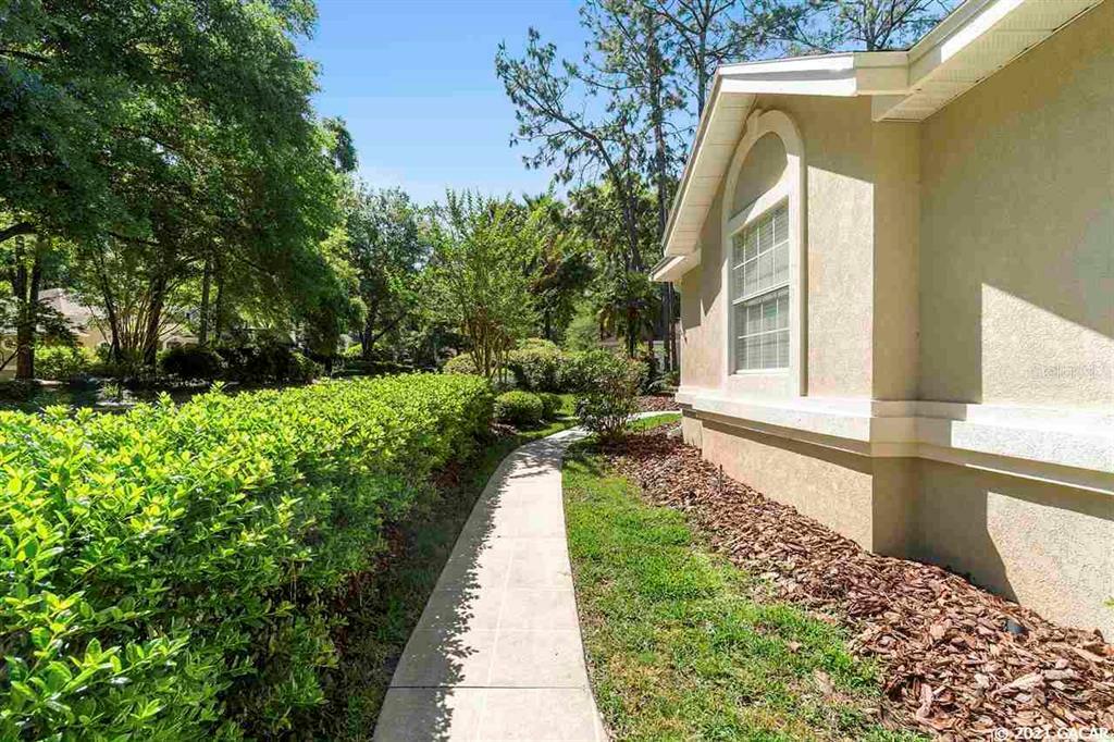 Property Photo:  3802 SW 93rd Terrace  FL 32608 