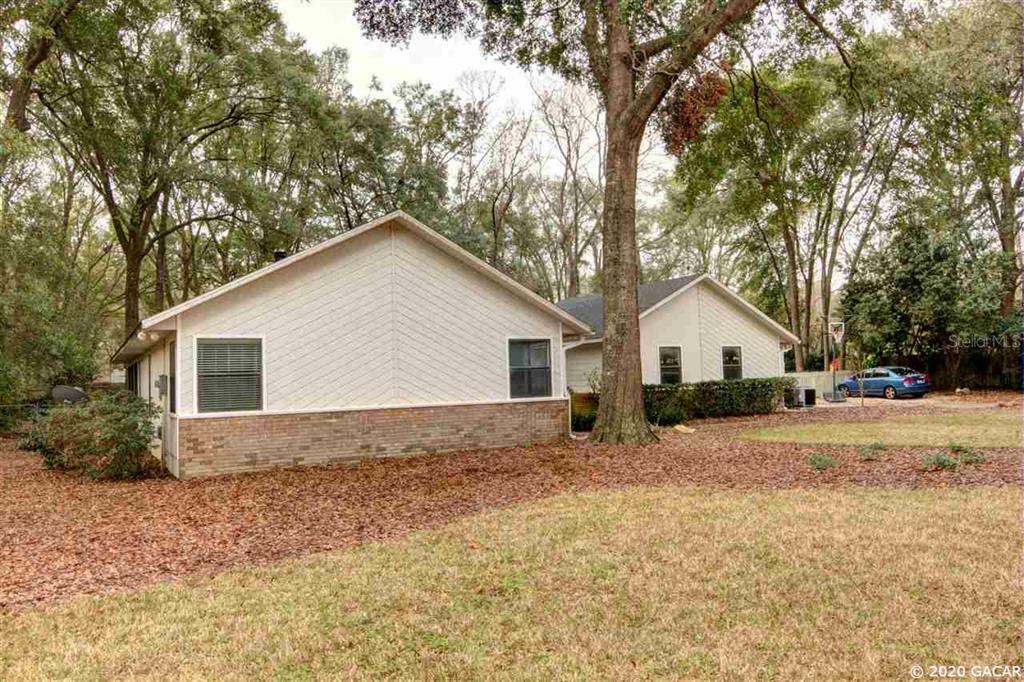 Property Photo:  10123 SW 38th Place  FL 32608 