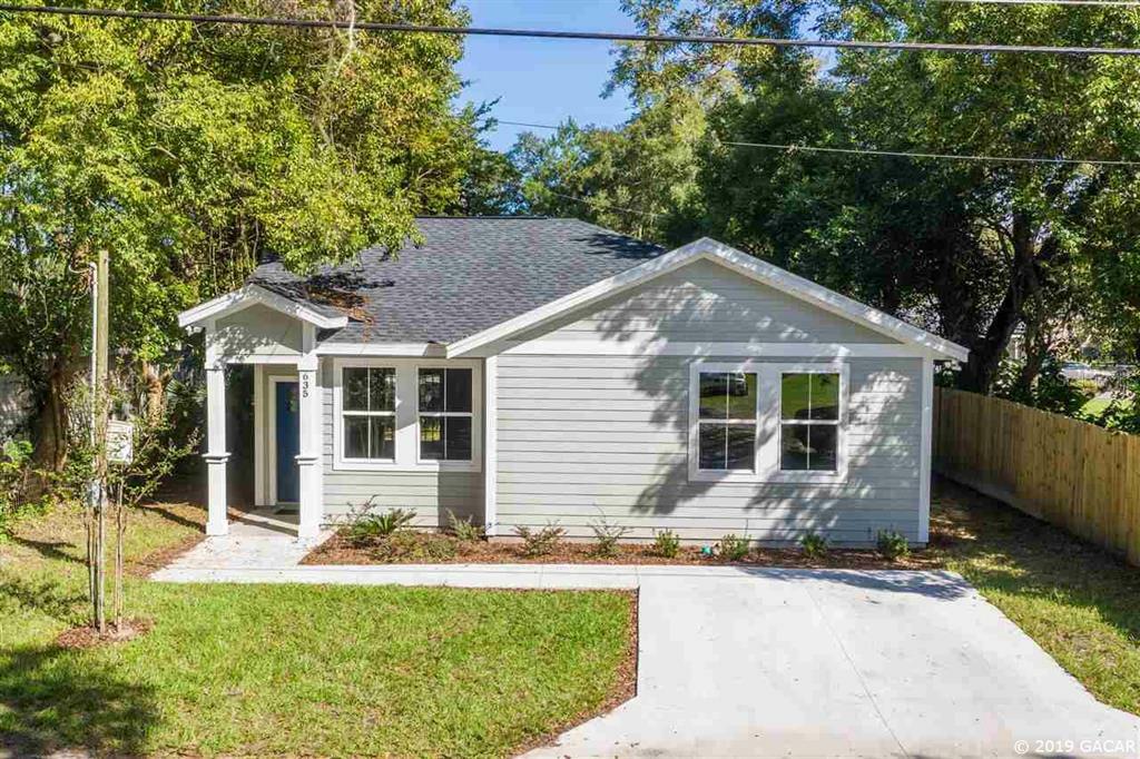 Property Photo:  635 NE 16th Terrace  FL 32641 