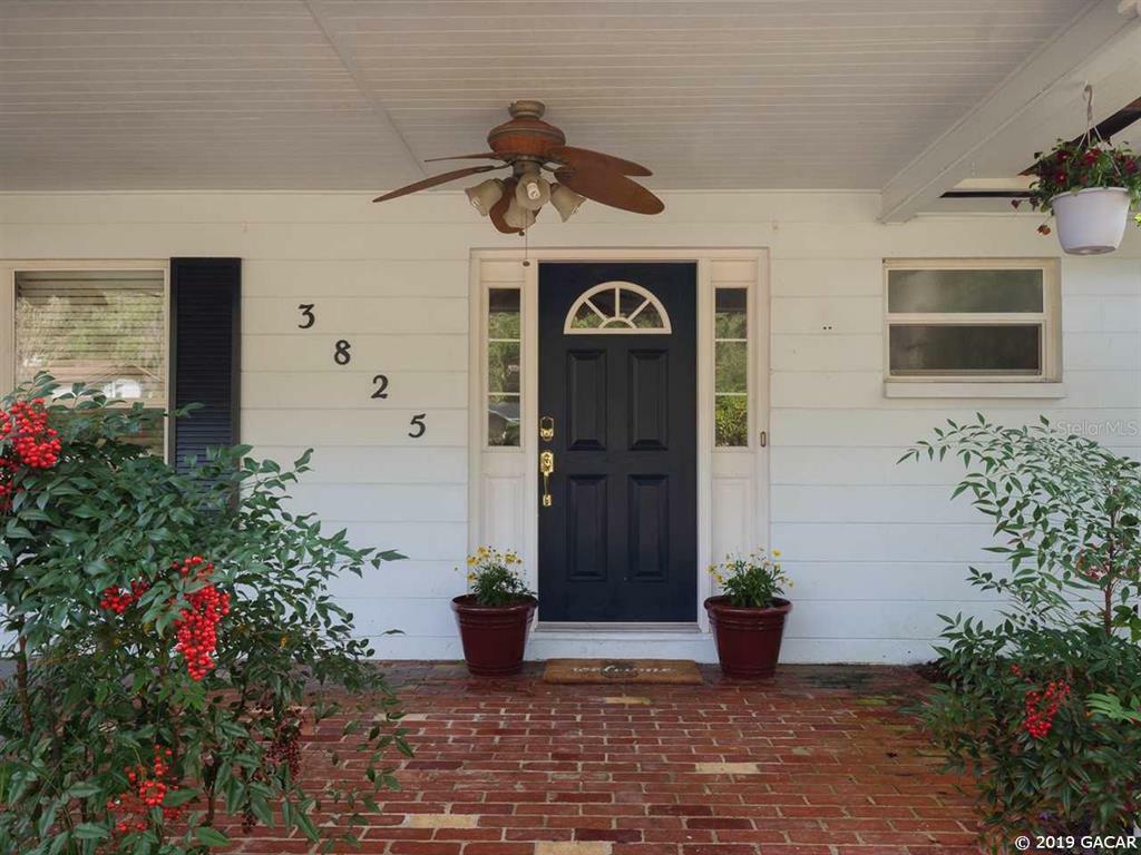 Property Photo:  3825 SW 6th Place  FL 32607 