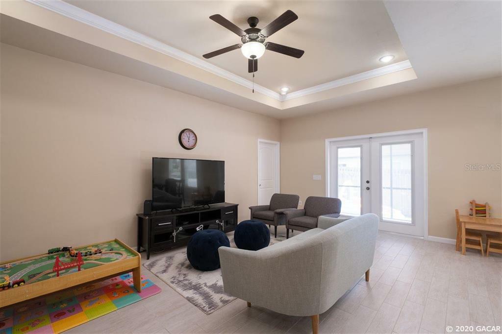 Property Photo:  9876 NW 17th Road  FL 32606 