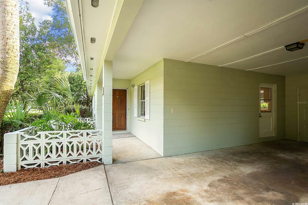 Property Photo:  2034 NW 36th Terrace  FL 32605 