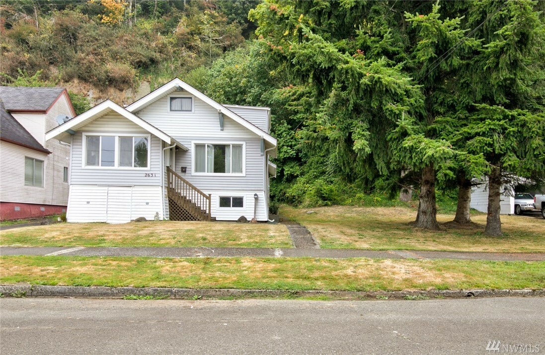 Property Photo:  2631 Queets Ave  WA 98550 