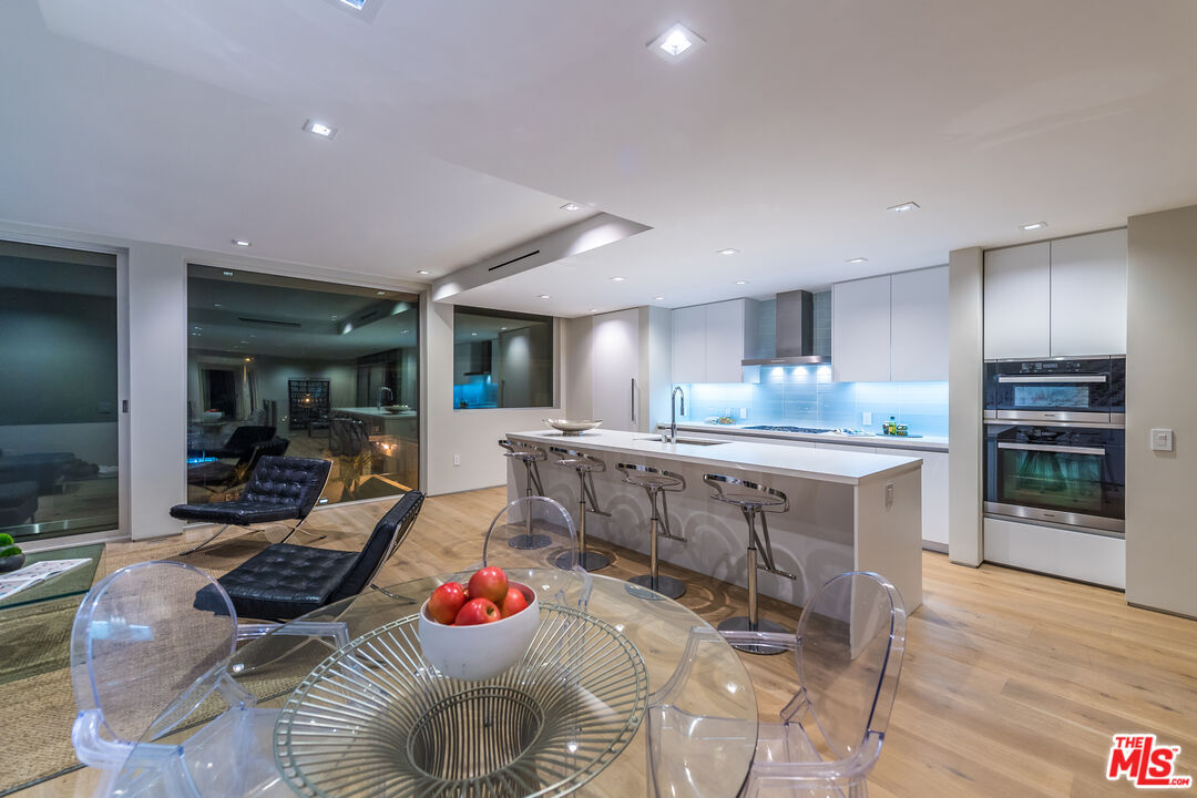 Property Photo:  1012   2nd St 3  CA 90403 