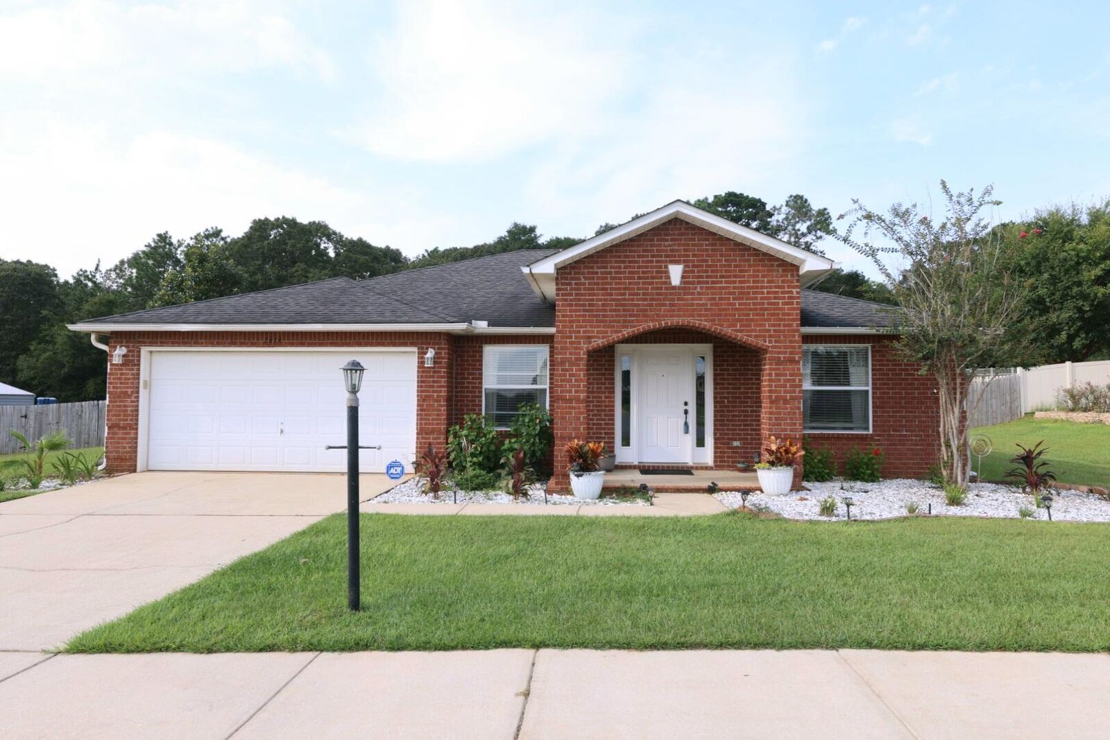 Property Photo: 2414 Cumberland Way FL 32536