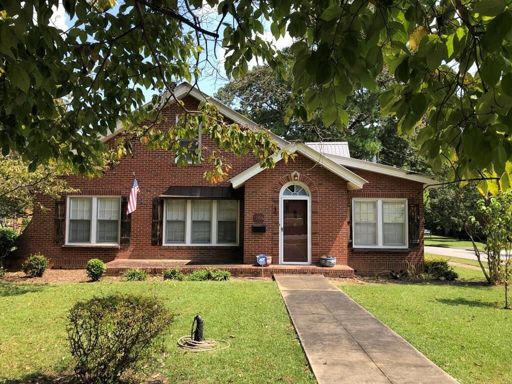 Property Photo:  200 N Elm Street  GA 31021 