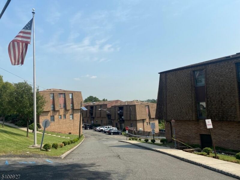 Property Photo: 700 Schuyler Ave 35 NJ 07032
