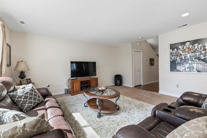 Property Photo: 322 200th St SW WA 98036