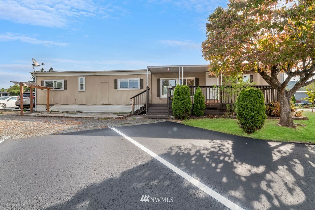 Property Photo:  210 37th Street SE 102  WA 98002 