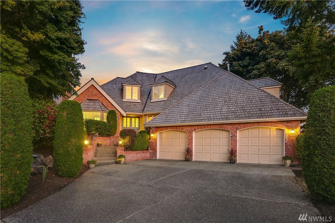 Property Photo: 4752 225th Ave SE WA 98075
