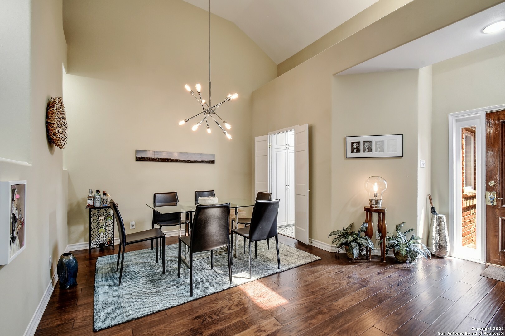 Property Photo:  4 Villa Jardin  TX 78230 