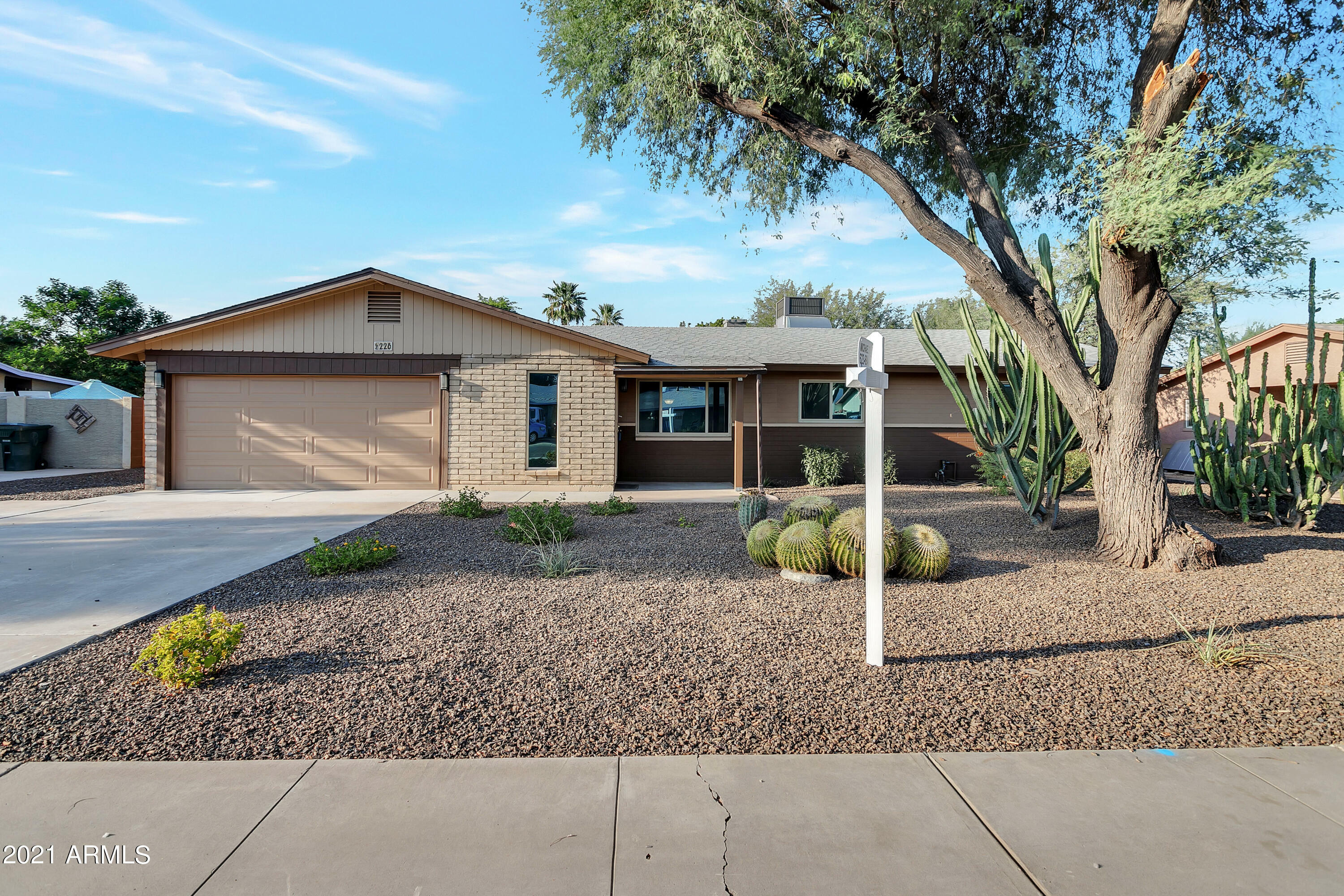 Property Photo:  226 E La Vista Drive  AZ 85338 