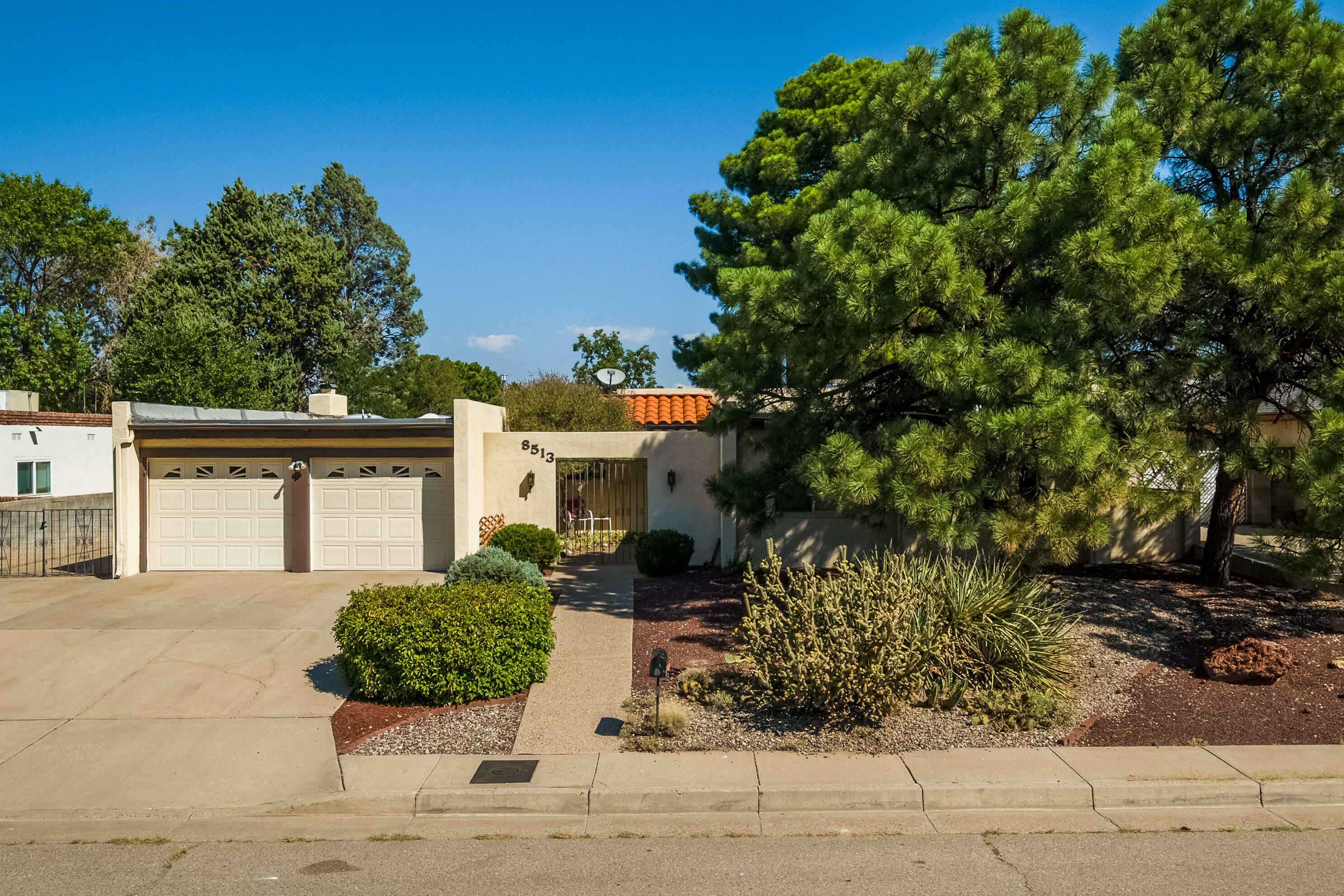 Property Photo: 8513 Northridge Avenue NE NM 87111