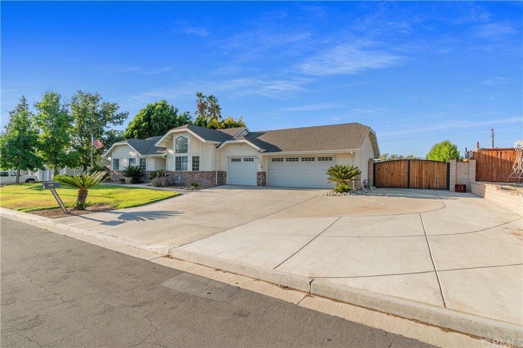 Property Photo:  469 Conners Lane  CA 92507 