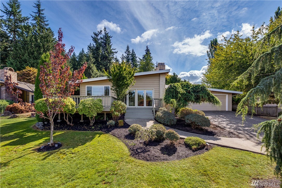 Property Photo:  1008 Harborview Lane  WA 98203 