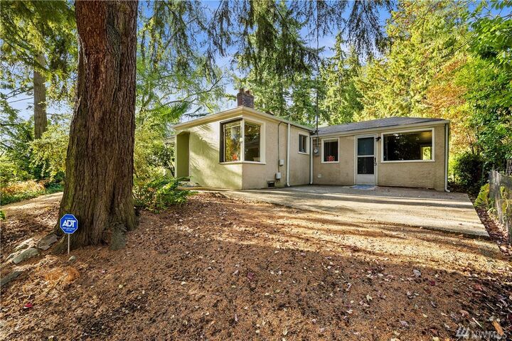 516 NE 115th St  Seattle WA 98125 photo