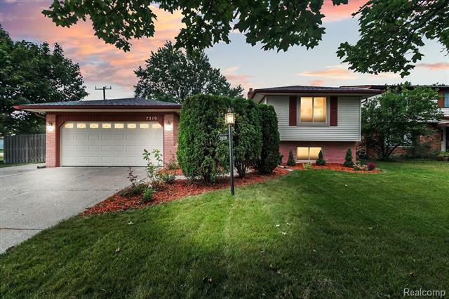 Property Photo:  7219 Willow Creek Drive  MI 48187 