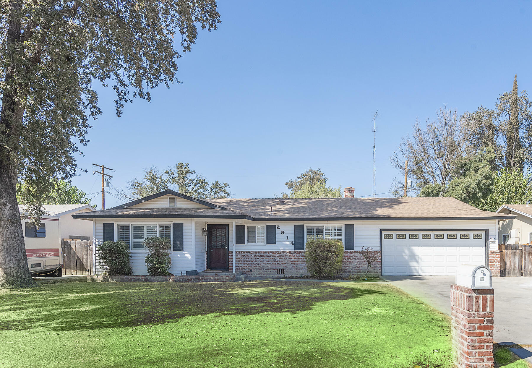 Property Photo:  2914 W Cornell Avenue  CA 93277 