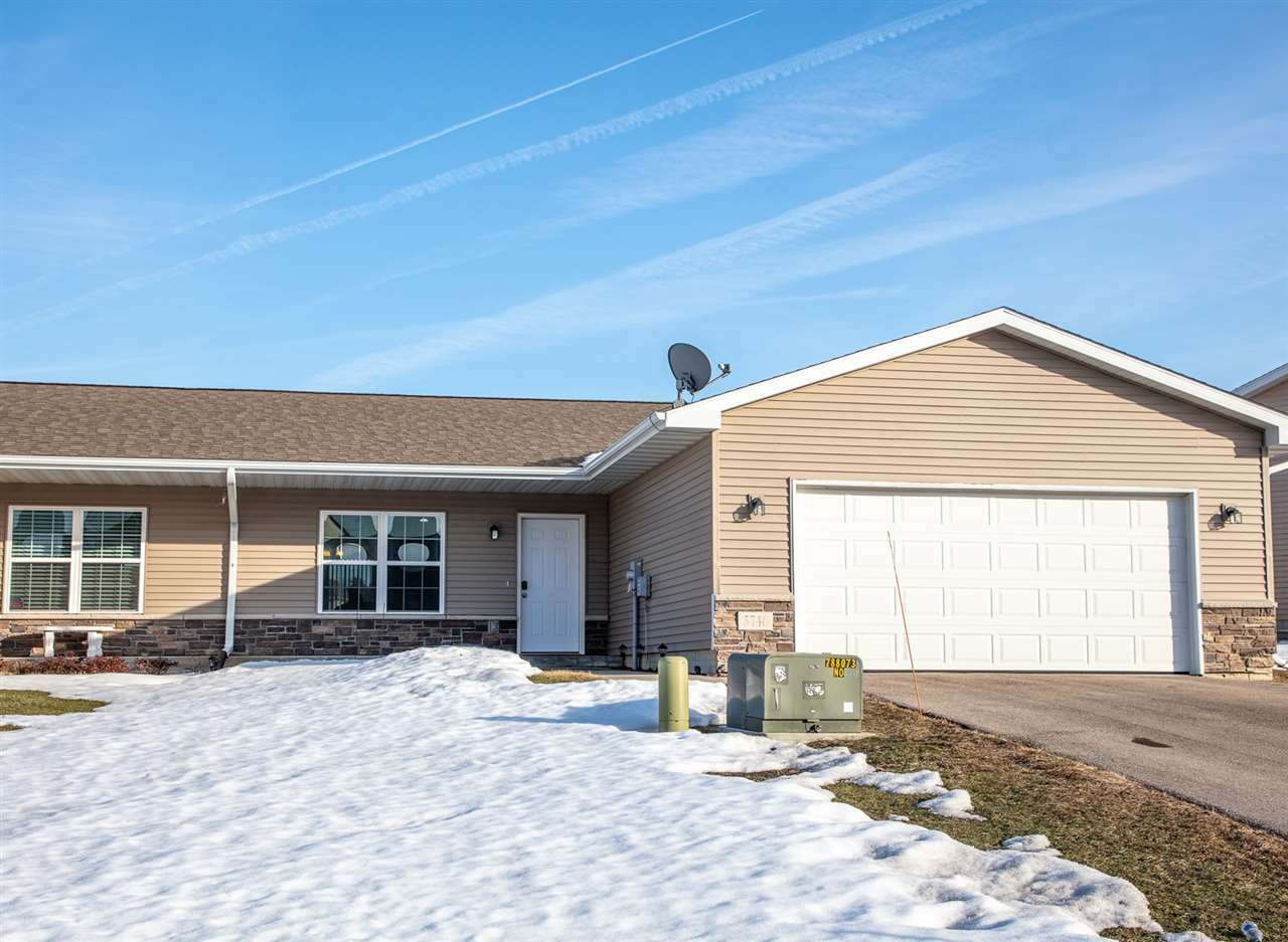 5740 Summerland Drive  Waterloo IA 50701 photo