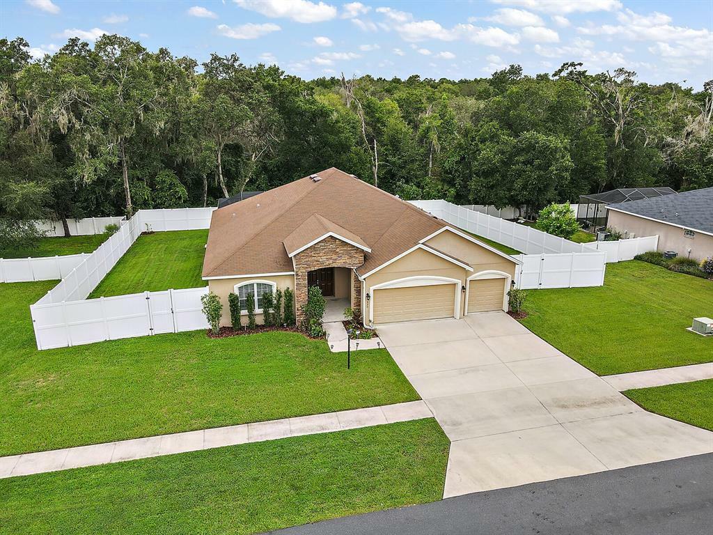 Property Photo:  320 Woods Landing Drive  FL 32159 