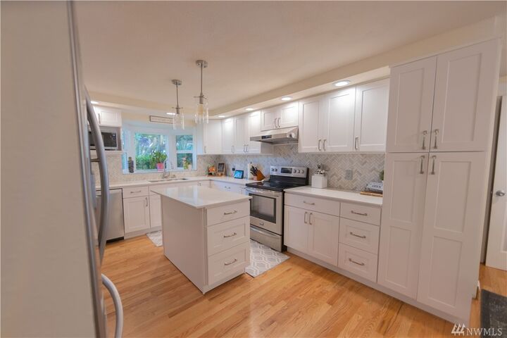 Property Photo:  4930 Vista Place  WA 98203 