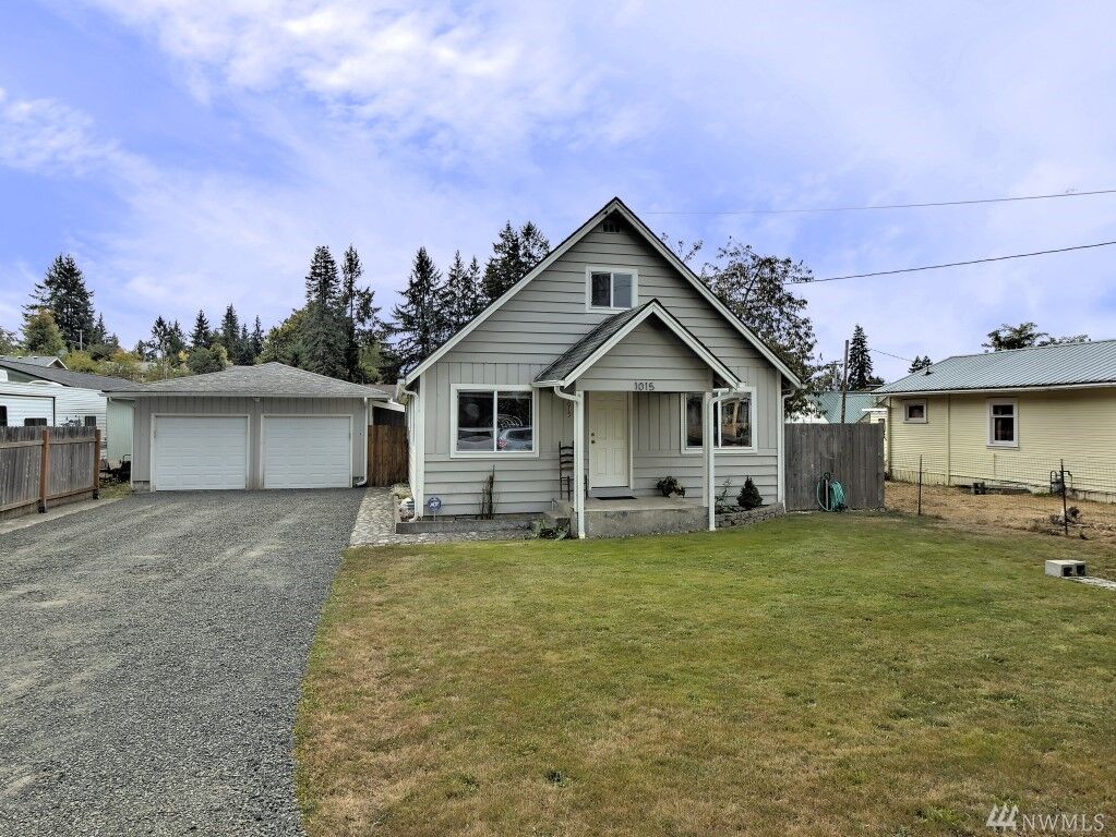 Property Photo: 1015 Dearborn Ave WA 98584