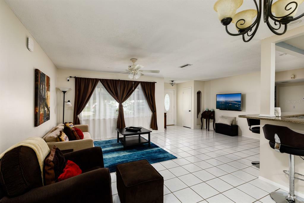 Property Photo:  3003 Taunton Drive W  FL 34205 