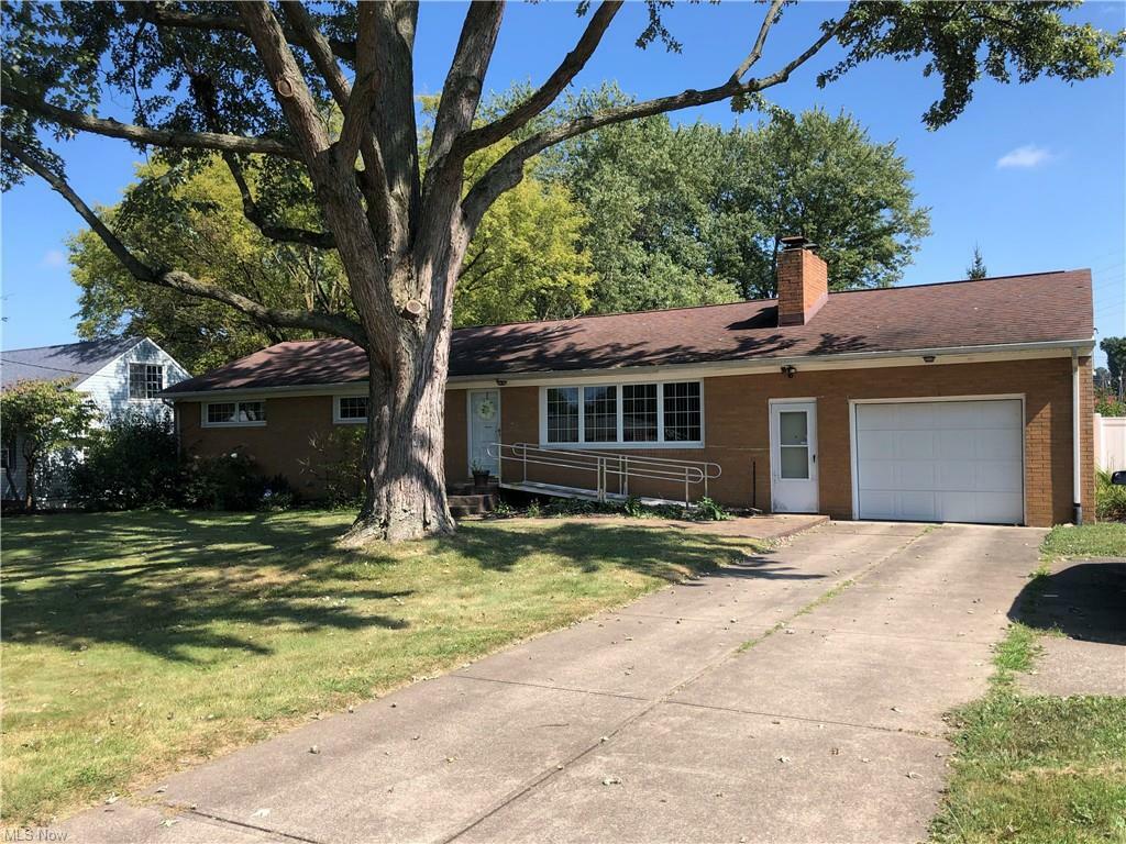 Property Photo:  4708 Meadowlane Drive NW  OH 44709 