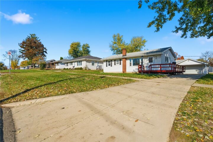 Property Photo:  620 W 8th Avenue  IA 52302 