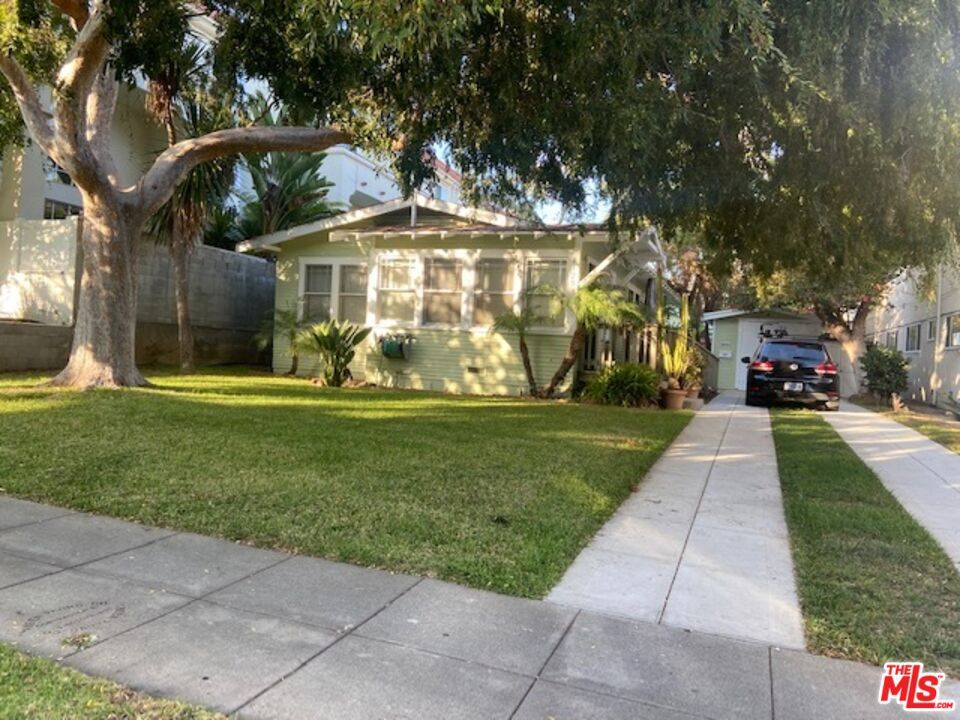 Property Photo: 1125 18th St CA 90403