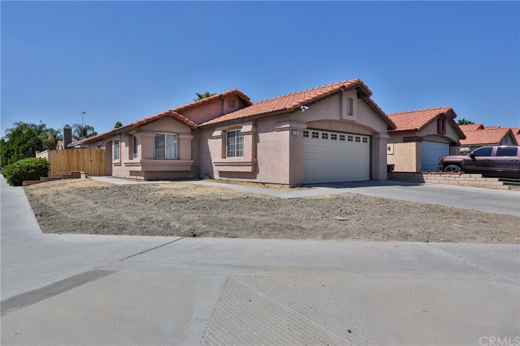 Property Photo:  2162 Candlestick Way  CA 92571 