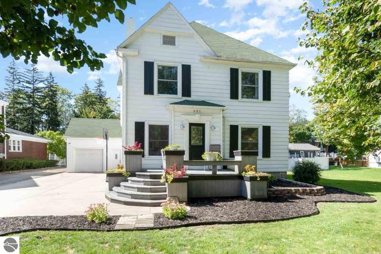 Property Photo:  901 N State  MI 48801 