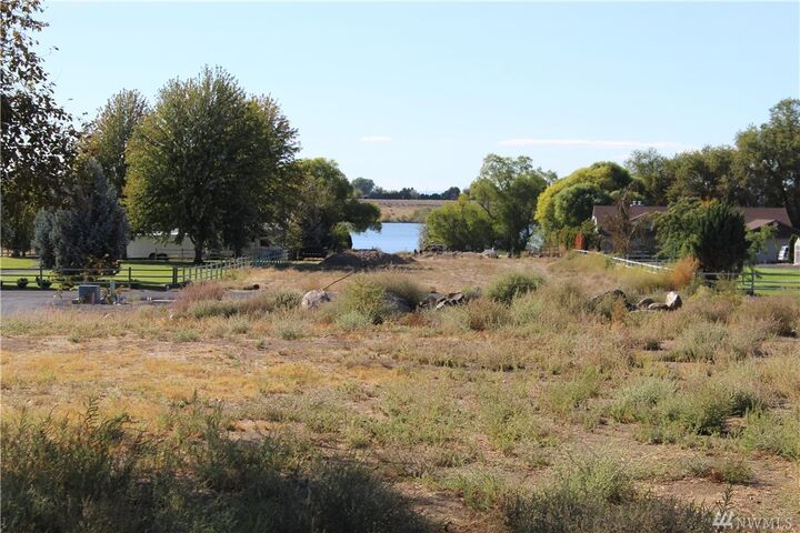 Property Photo:  3915 Shorecrest Dr NE  WA 98837 