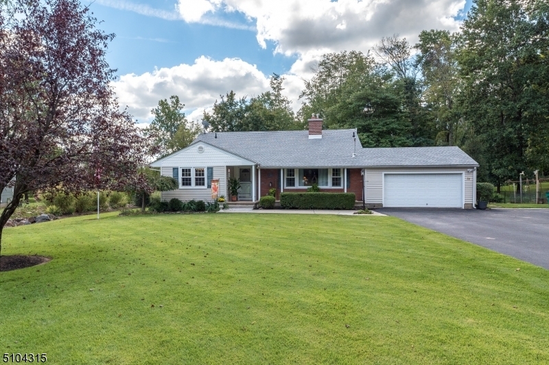 Property Photo:  32 Meadow Ln  NJ 08822 