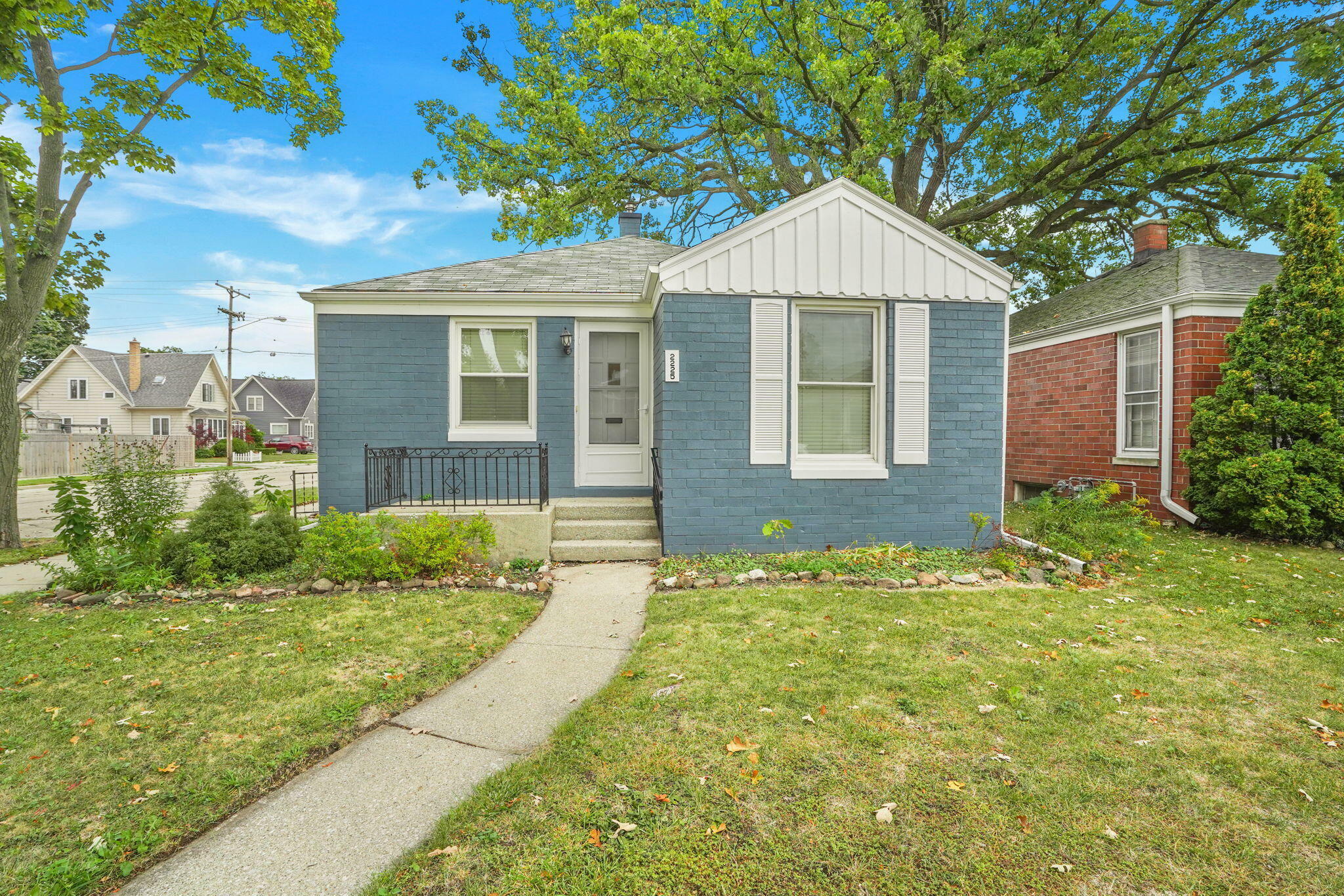 Property Photo: 2225 Saint Clair St WI 53402