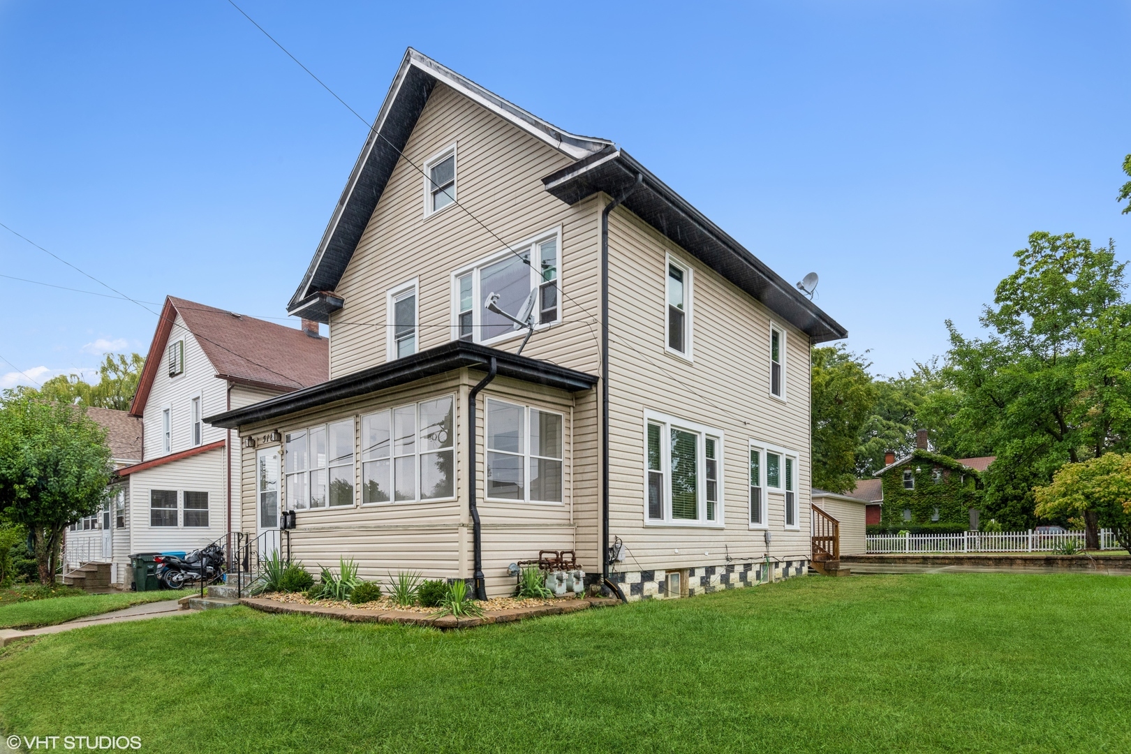 Property Photo: 518 Front Street IL 60505