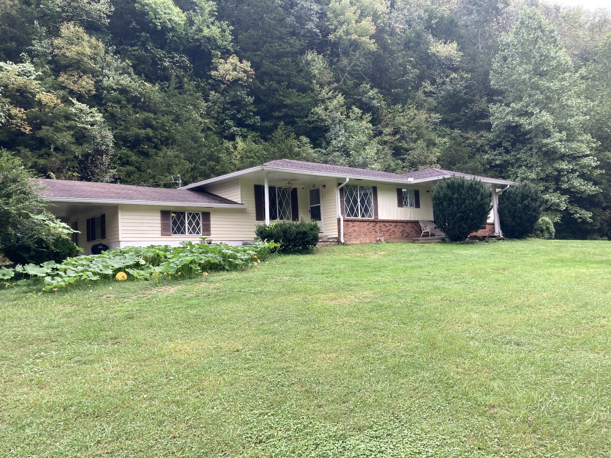 Property Photo:  2419 Hartsville Rd  TN 37083 