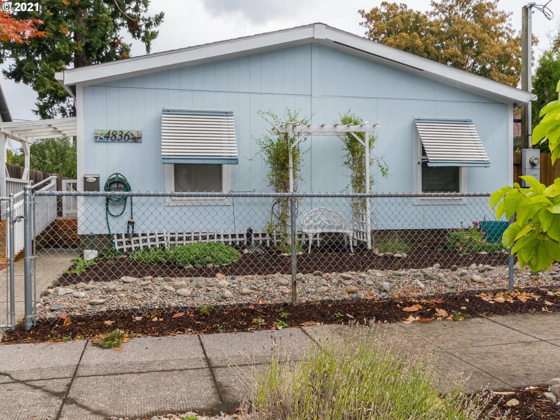 Property Photo: 4836 SE 63rd Ave OR 97206