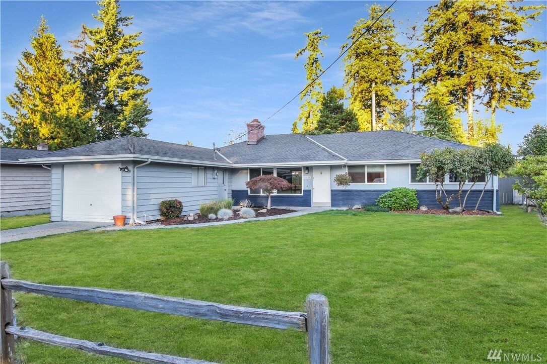 Property Photo: 18629 66th Ave W WA 98037