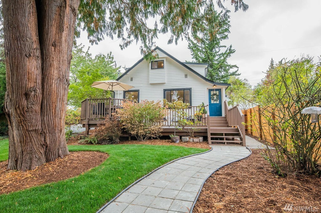 Property Photo:  10709 Linden Ave N  WA 98133 