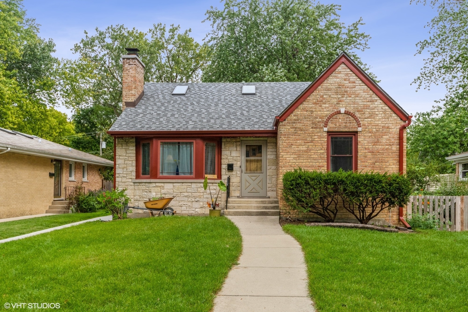 Property Photo:  815 Grey Avenue  IL 60202 