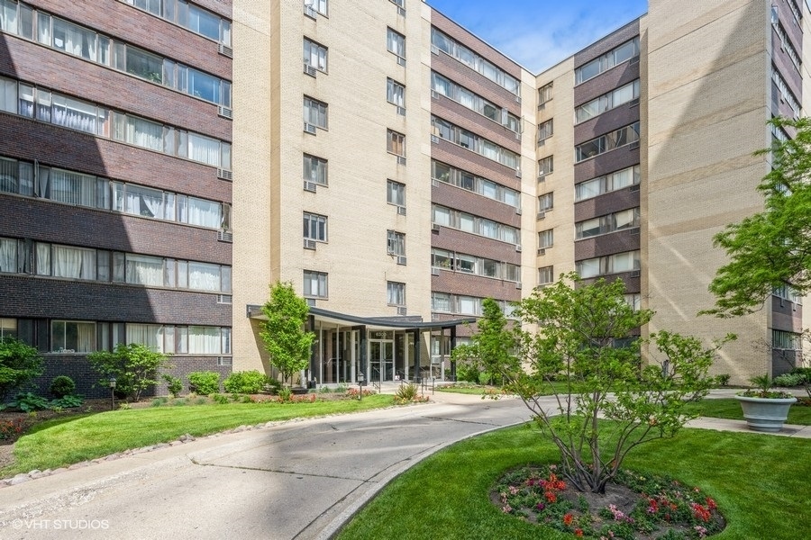 Property Photo: 6300 N Sheridan Road 609 IL 60660