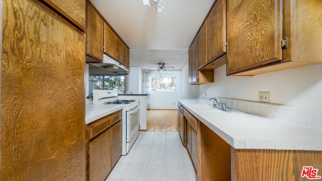 Property Photo:  6255 Woodman Avenue 101  CA 91401 