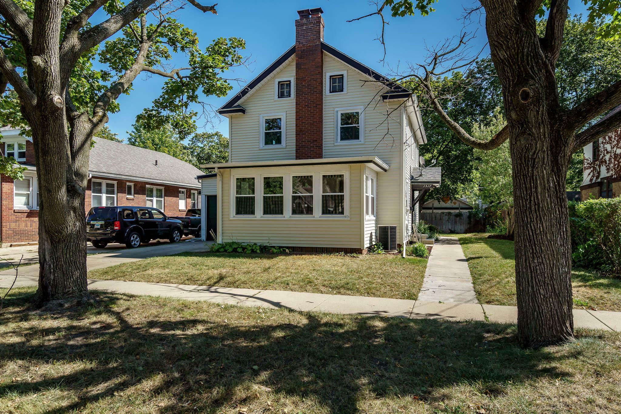 Property Photo:  1517 N Court Street  IL 61103 