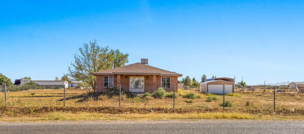 1033 Luna Drive  Chaparral NM 88081 photo